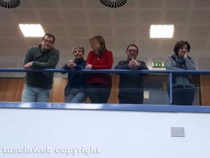 Lo scambio di auguri di Natale in tribunale