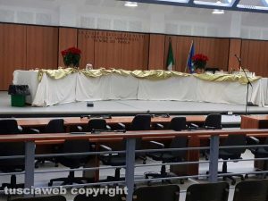 Lo scambio di auguri di Natale in tribunale