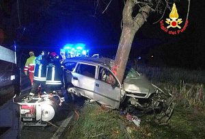 Livorno - Si schianta contro un albero e muore