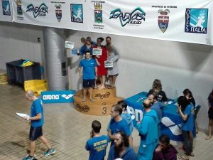 Sport - Nuoto - Gli atleti della Larus sul podio