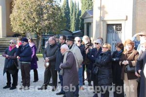 Al centro Corrado Buzzi ai funerali di Giovanna Strich