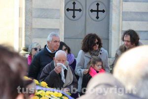 Al centro Corrado Buzzi ai funerali di Giovanna Strich