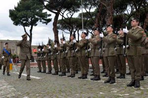 San Giorgio a Cremano - Il generale De Leverano riceve gli onori militari