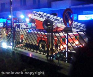 Viterbo - Palazzina in fiamme in via della Caserma