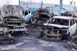 Maxi rogo al Poggino - Le auto incendiate