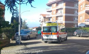 Viterbo - L'ambulanza in via Luigi De Franchis