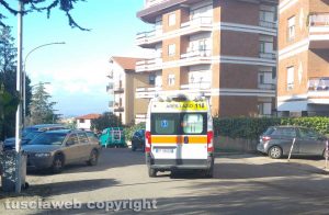 Viterbo - L'ambulanza in via Luigi De Franchis
