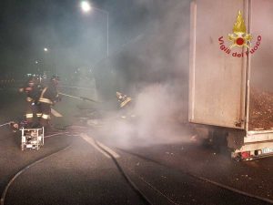 Tarquinia - L'intervento dei vigili del fuoco di Civitavecchia sull'A12 