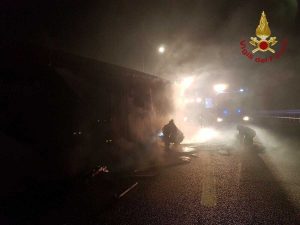 Tarquinia - L'intervento dei vigili del fuoco di Civitavecchia sull'A12 