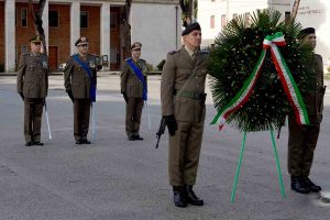 San Giorgio a Cremano - Il generale Vittiglio depone la corona ai caduti