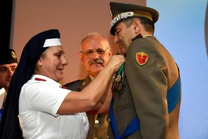 San Giorgio a Cremano - Il generale Vittiglio riceve la medaglia d'oro della Croce rossa