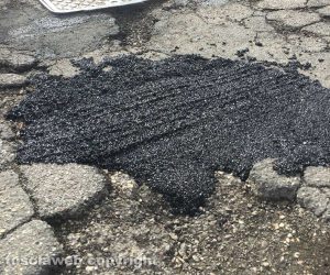 Viterbo - Buche rattoppate a largo dell'Università