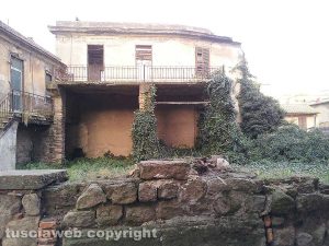 Viterbo - Degrado in piazza Campoboio