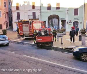 Grotte di Castro - Si incendia bombola del gas,