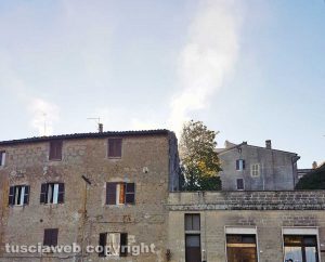 Grotte di Castro - Si incendia bombola del gas,
