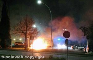 Viterbo - Santa Barbara due autocarri in fiamme