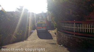 L'ambulanza in via Luigi De Franchis