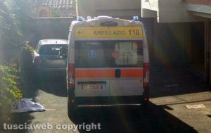 L'ambulanza in via Luigi De Franchis
