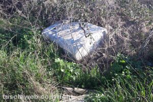 Tarquinia - Rifiuti in località Pisciarello