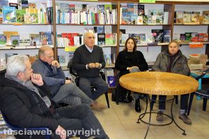 Viterbo - L'incontro su via Cairoli