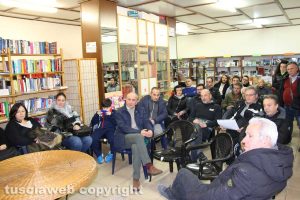 Viterbo - L'incontro su via Cairoli