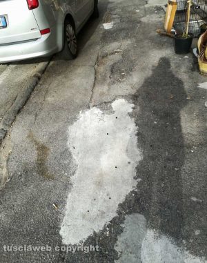 Viterbo - Asfalto rovinato in viale Raniero Capocci