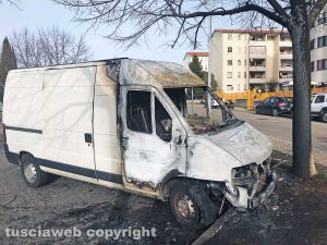 Viterbo - Esplosioni a Santa Barbara - Il furgone incendiato
