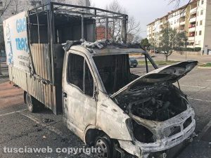 Viterbo - Esplosioni a Santa Barbara - Il camion della Graziani Traslochi incendiato