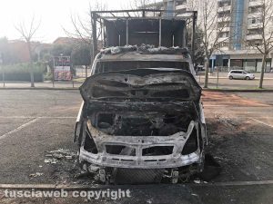 Viterbo - Esplosioni a Santa Barbara - Il camion della Graziani Traslochi incendiato