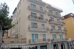 Viterbo - Via della Caserma - Il palazzo andato a fuoco