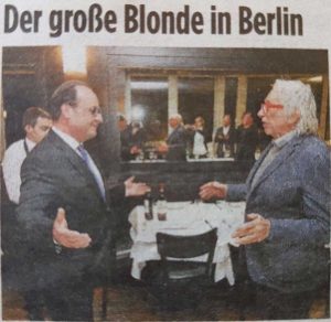 Berlino - Ristorante Malatesta - Il presidente Holland con l’attore Pierre Richard in un articolo di un quotidiano tedesco