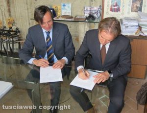 La firma della convenzione