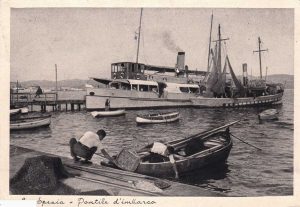 Pontile di imbarco a La Spezia (cartolina dalla collezione privata di Silvio Cappelli)