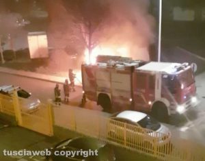 Viterbo - Santa Barbara due autocarri in fiamme