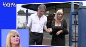 Tina e Giorgio durante un'esterna del programma Uomini e donne