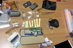 Roma - L'Hashish, la cocaina, la marijuana e lo shaboo sequestrato dalla polizia