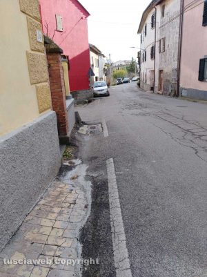 Tombini otturati in via Sicilia a Grotte S. Stefano