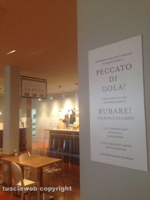 Ristorante Eataly sull'autostrada del sole - Cartello che intima di non rubare