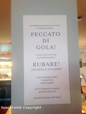 Ristorante Eataly sull’autostrada del Sole – Il cartello che intima di non rubare