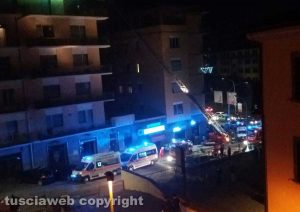 Viterbo - Palazzina in fiamme in via della Caserma