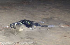 Sabaudia - Lo scheletro ritrovato sulla spiaggia
