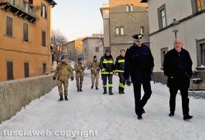 Emergenza neve a Viterbo - Il sopralluogo di prefetto, carabinieri, vigili del fuoco ed esercito