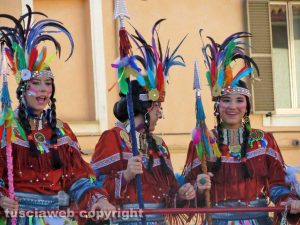 Civita Castellana - Carnevale 2018 - Sfilano carri e maschere
