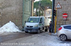 Viterbo - Il camion fermo a porta Romana