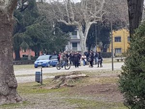 Viterbo - La polizia a pratogiardino Lucio Battisti