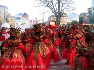 Civita Castellana - Carnevale 2018 - Sfilano carri e maschere