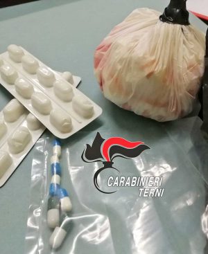 Terni - La droga sequestrata dai carabinieri