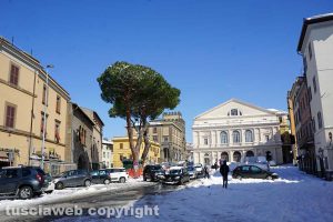 Viterbo coperta di neve - Piazza del Teatro