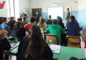 Gli infoteam della scuola sottufficiali al Galilei e all'Orioli 