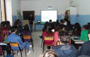Gli infoteam della scuola sottufficiali al Galilei e all'Orioli 